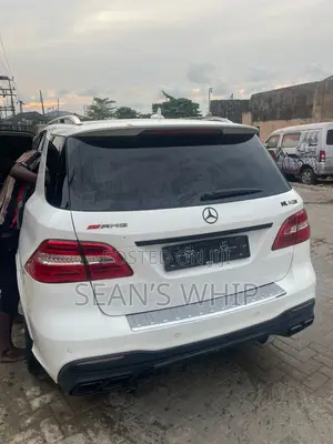 Mercedes-Benz M Class ML63 AMG 4dr SUV AWD (5.5L 8cyl Turbo 7A) 2015
