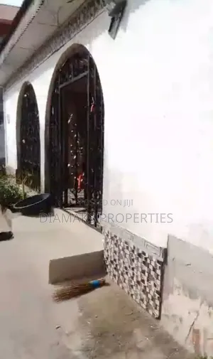 4bdrm Bungalow in Kadara Estate, Igbogbo for sale
