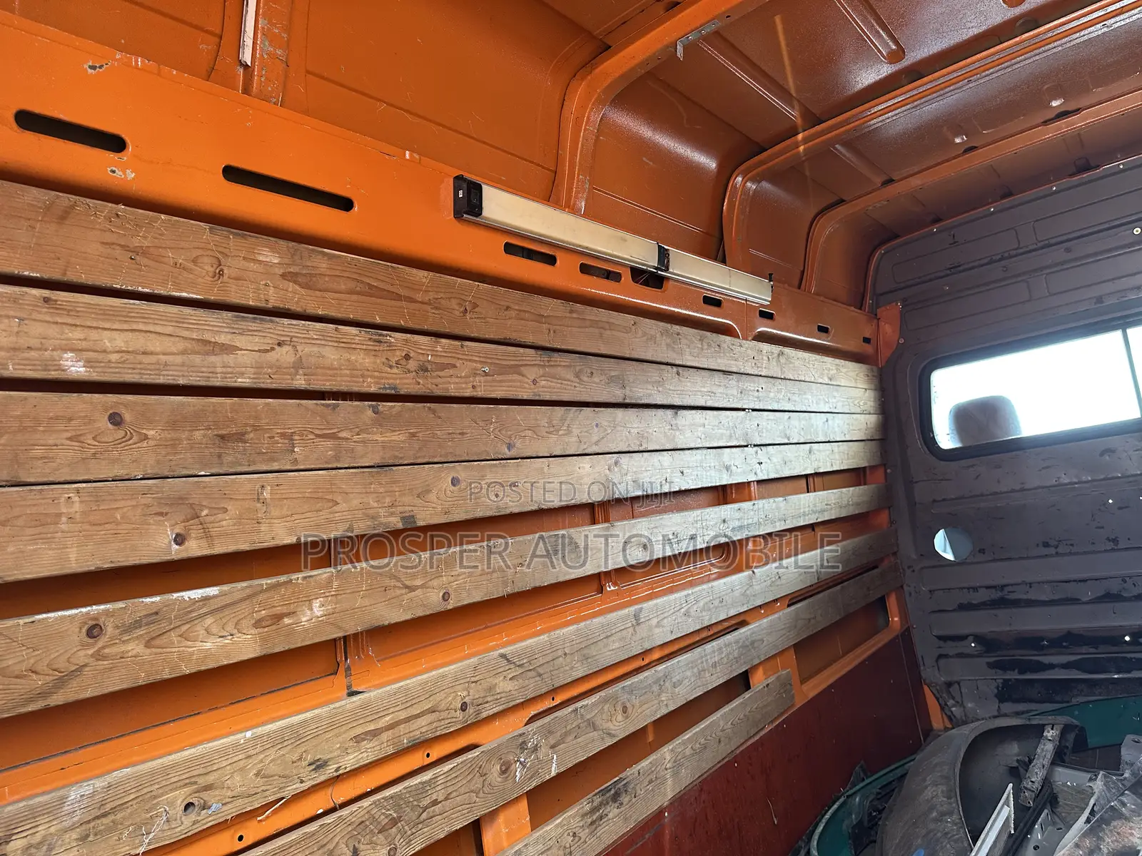 Volkswagen LT 2013 Orange