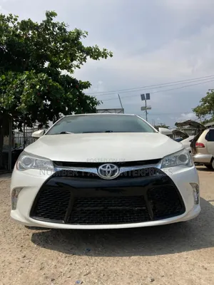 Toyota Camry SE 4dr Sedan (2.5L 4cyl 6A) 2016 White