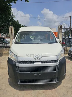Toyota HiAce 2021 White