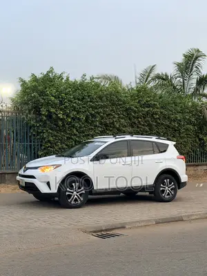 Toyota RAV4 LE AWD (2.5L 4cyl 6A) 2016 White