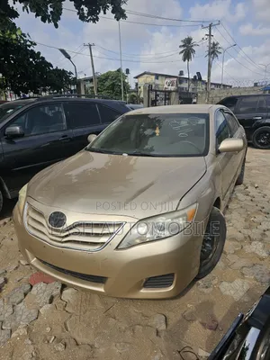 Toyota Camry 2011 Gold