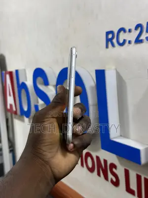 Apple iPhone XR 64 GB White