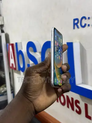 Apple iPhone XR 64 GB White