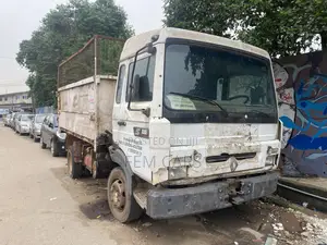 Renault Truck , 6 Tyres