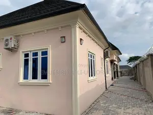 4bdrm Apartment in Warri for rent