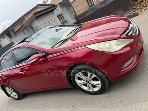 Hyundai Sonata Limited Sedan FWD (2.4L 4cyl 6A) 2011 Red
