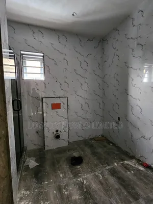 5bdrm House in Adeniyi Jones for sale
