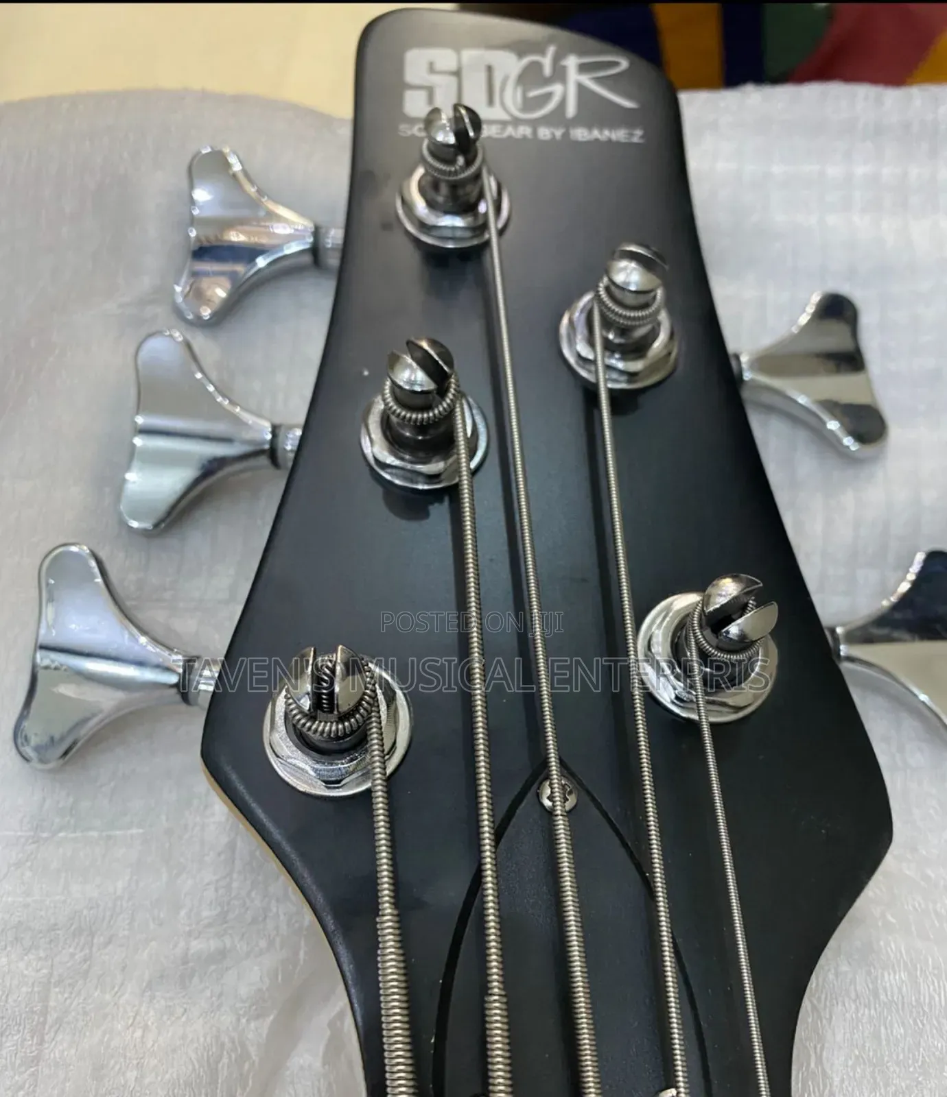Ibanez Sr305e Five Strings Electric Bass Guitar