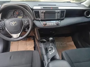 Toyota RAV4 XLE 4dr SUV (2.5L 4cyl 6A) 2014 Silver