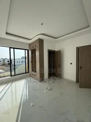 2bdrm Apartment in Lekki Phase 1 for rent