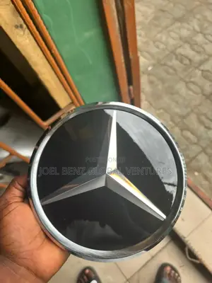 Gle350 2017 Front Grill Glass Logo