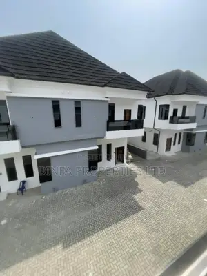 4bdrm Duplex in Harris Drive Vgc for rent