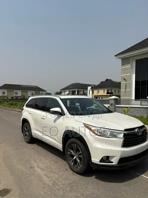 Toyota Highlander XLE 4x4 V6 (3.5L 6cyl 8A) 2017 White