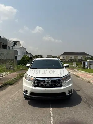 Toyota Highlander XLE 4x4 V6 (3.5L 6cyl 8A) 2017 White