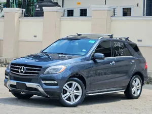 Mercedes-Benz M Class ML350 4MATIC 4dr SUV AWD (3.5L 6cyl 7A) 2014 Blue