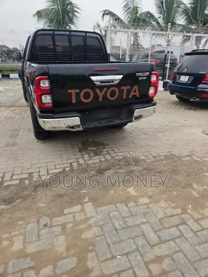Toyota Hilux SR5+ 4x4 2019 Black
