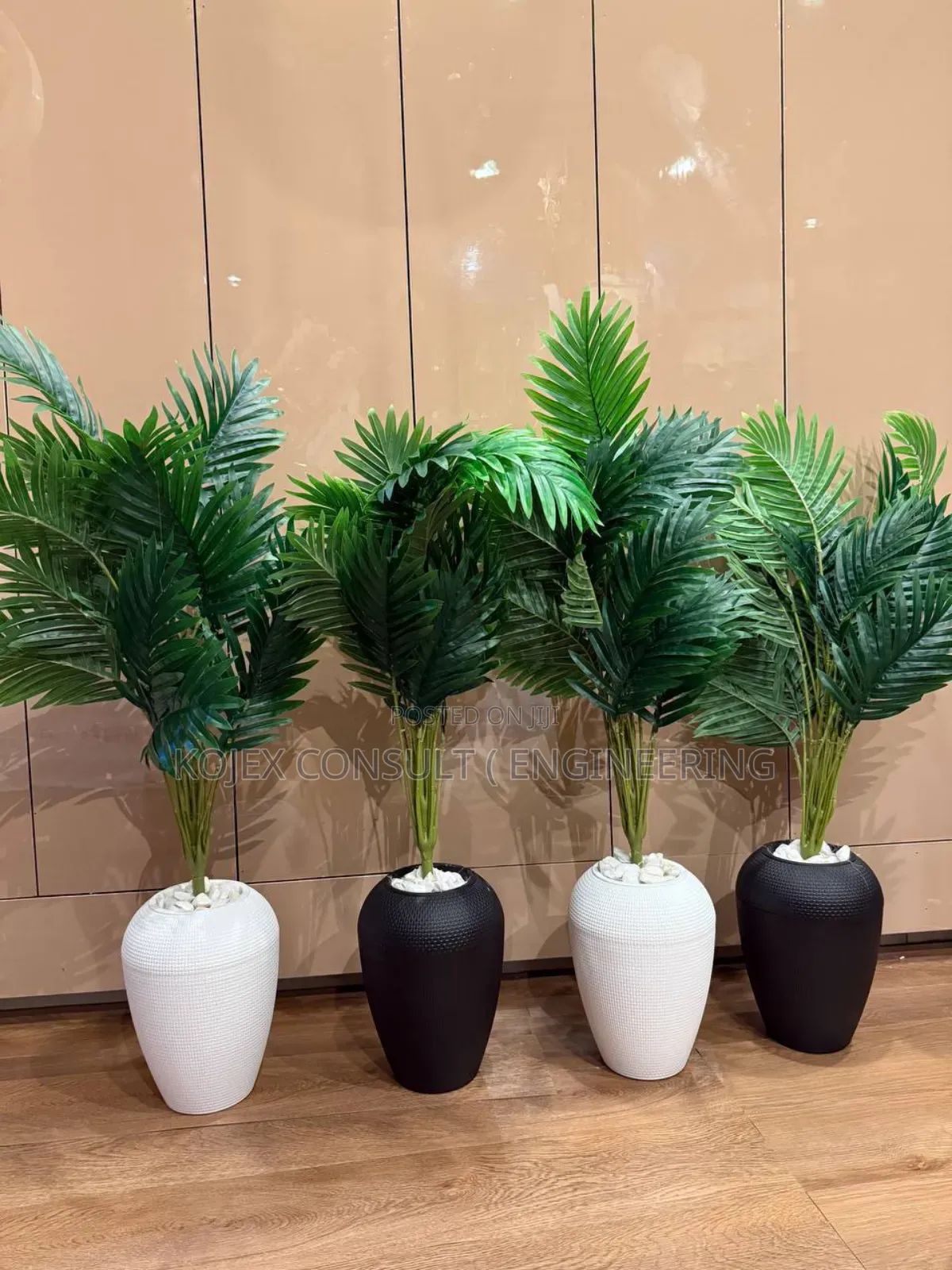 Medium Oval Potted With Palm 
Includes Pot Plant and Stone