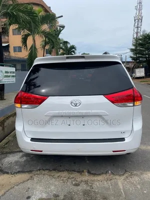 Toyota Sienna LE 7-Passenger 4dr Minivan AWD (3.5L 6cyl 6A) 2014 White