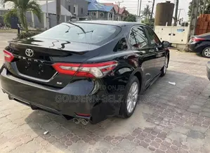 Toyota Camry SE FWD (2.5L 4cyl 8AM) 2018 Black