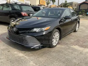 Toyota Camry SE FWD (2.5L 4cyl 8AM) 2018 Black