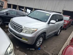 Toyota Land Cruiser 4.6 V8 AX G Selection 2011 Silver