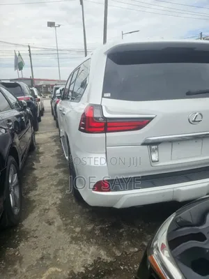 Lexus LX 570 AWD 2016 White