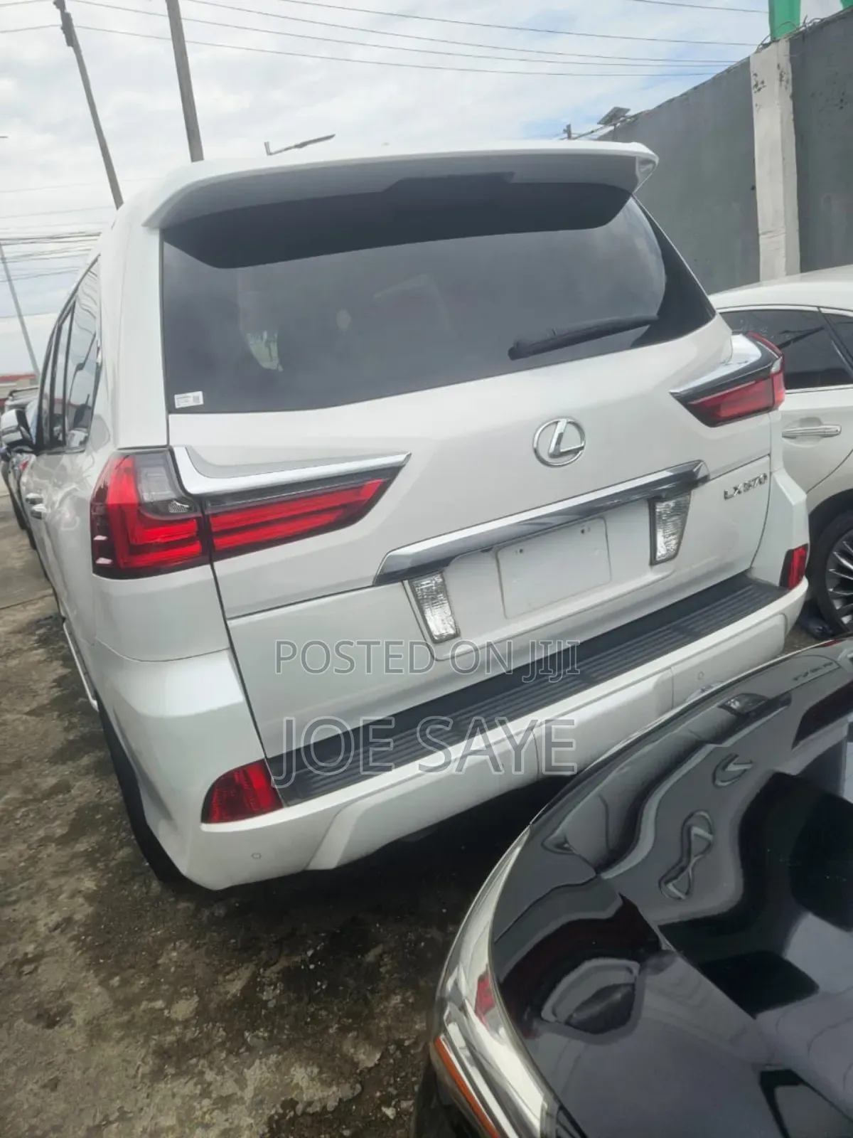 Lexus LX 570 AWD 2016 White