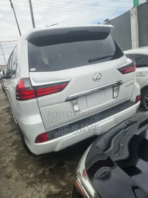 Lexus LX 570 AWD 2016 White