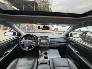 Toyota Camry XLE 4dr Sedan (2.5L 4cyl 6A) 2016 White