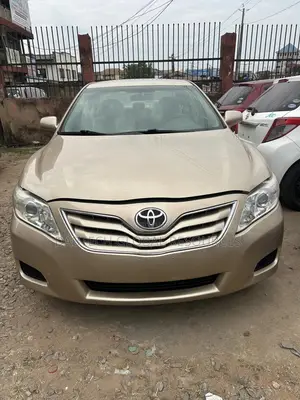 Toyota Camry 2011 Gold
