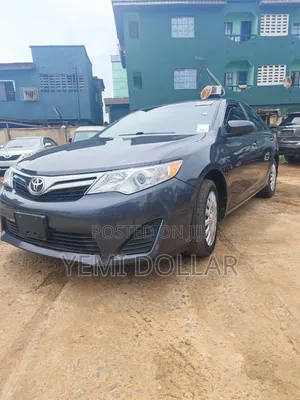 Toyota Camry LE 4dr Sedan (2.5L 4cyl 6A) 2013 Gray