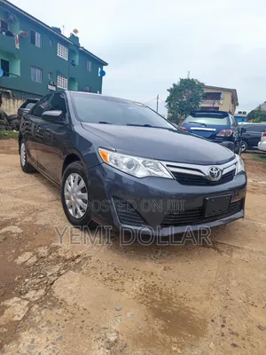 Toyota Camry LE 4dr Sedan (2.5L 4cyl 6A) 2013 Gray