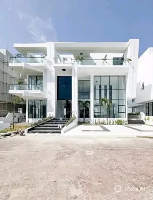 5bdrm Mansion in Osapa london for sale