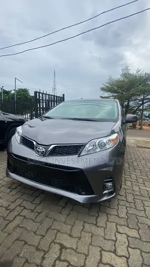Toyota Sienna XLE 7-Passenger 4dr Minivan AWD (3.5L 6cyl 6A) 2014 Gray