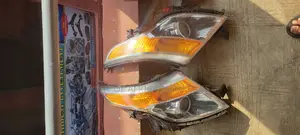 Headlights Ford Explorer 2014