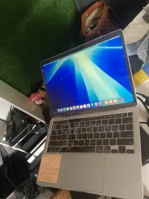 New Laptop Apple MacBook Pro 2020 8GB Intel Core i5 SSD 256GB