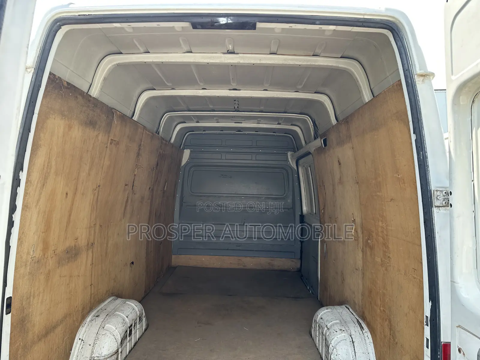 Volkswagen LT 2013 White