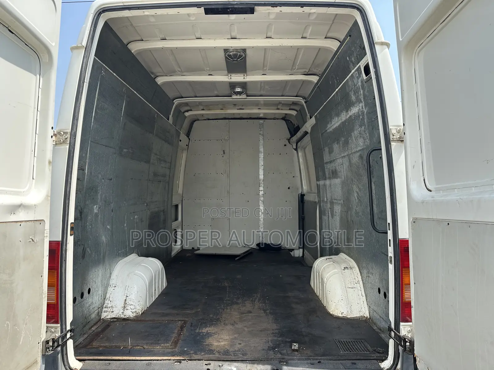 Volkswagen LT 2011 White