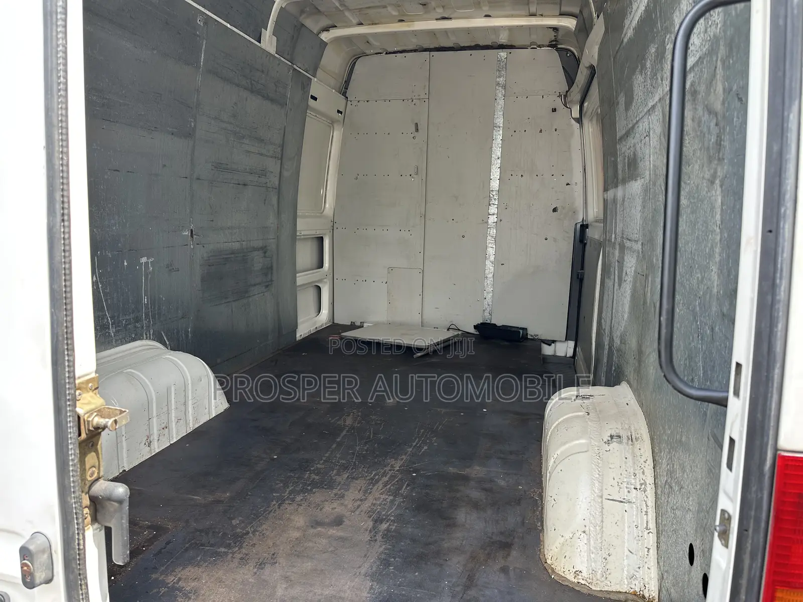 Volkswagen LT 2011 White