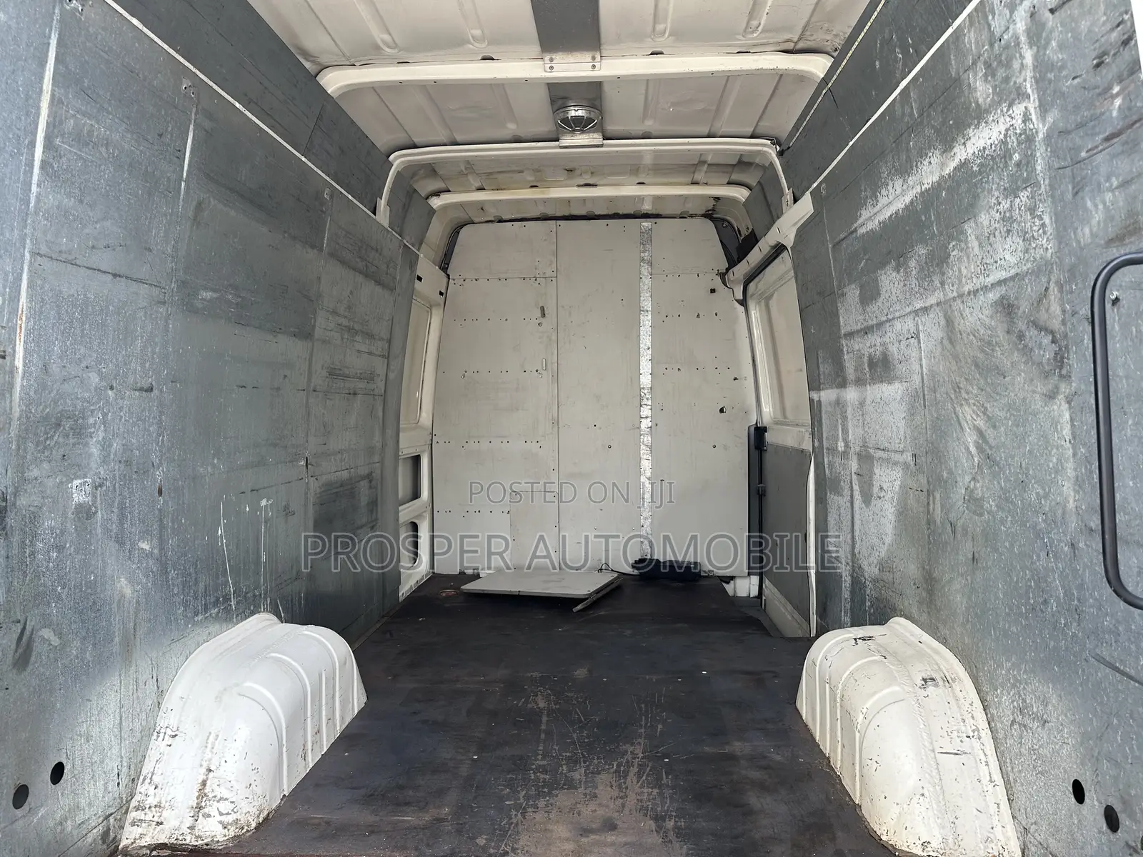 Volkswagen LT 2011 White