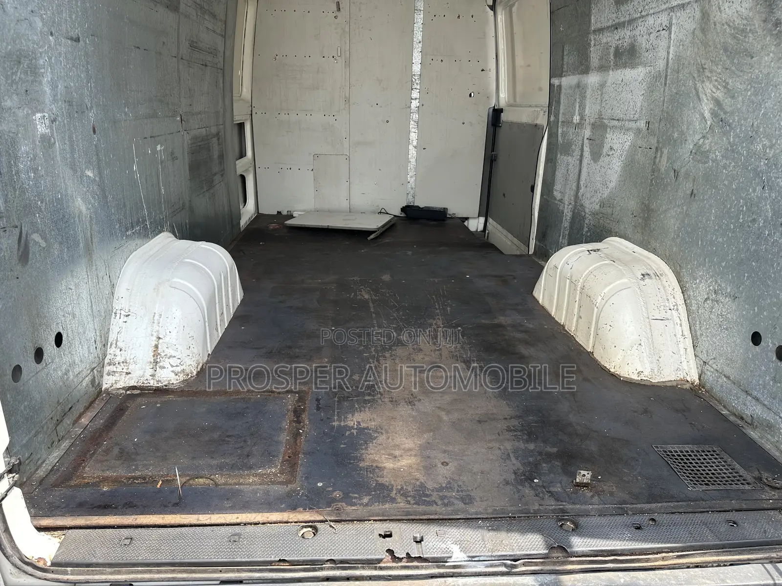 Volkswagen LT 2011 White