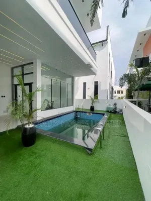 5bdrm Duplex in Chevron for sale