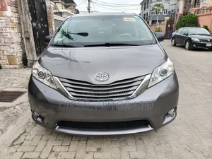 Toyota Sienna XLE AWD 7-Passenger 2013 Gray