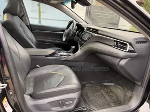 Toyota Camry XSE FWD (2.5L 4cyl 8AM) 2018 Black