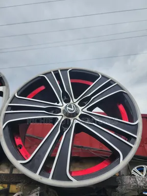 18-inch Five Finger Rim.