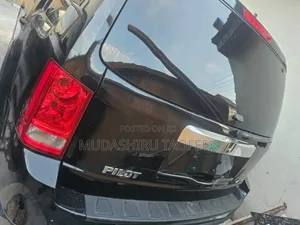 Honda Pilot Touring w/RES/Navi FWD (3.5L 6cyl 5A) 2010 Black