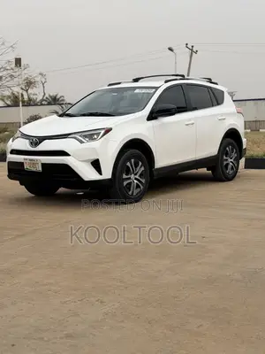 Toyota RAV4 LE AWD (2.5L 4cyl 6A) 2016 White