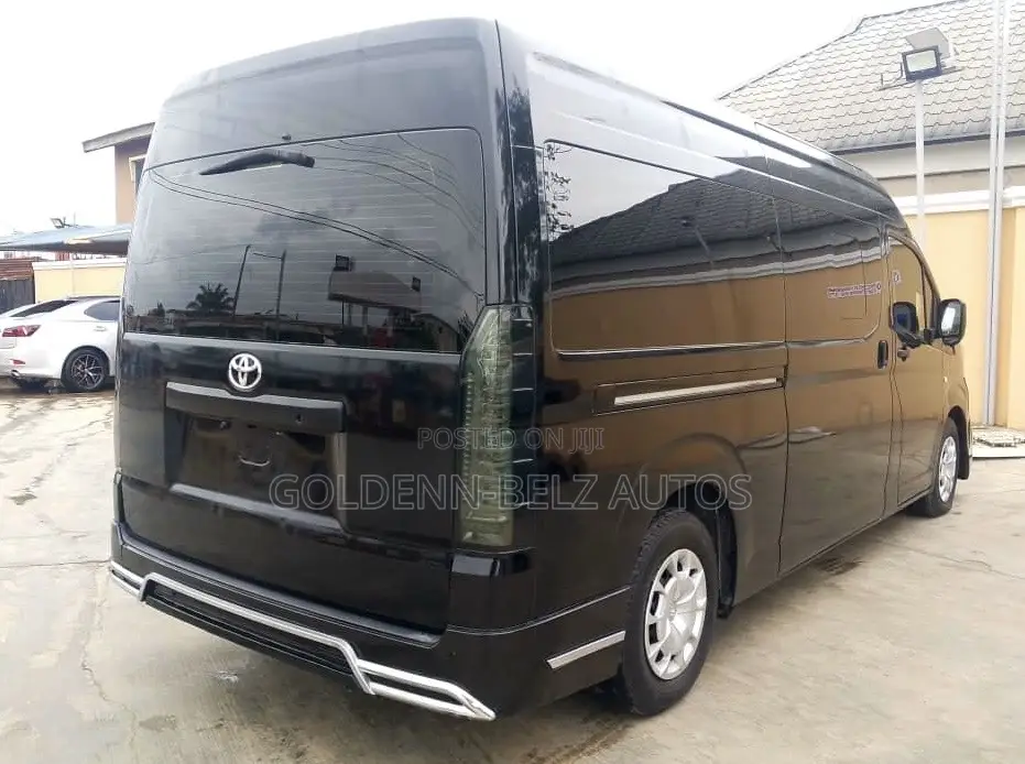 Toyota HiAce 2022 Black